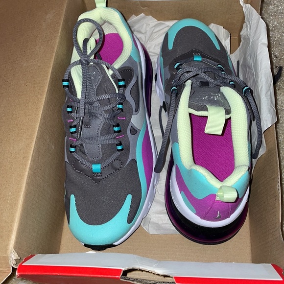 Brand new Nike Air Max 270 React - Picture 3 of 5